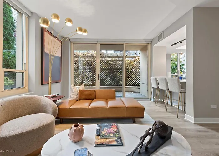 Apartment The Bernadin- Designer 3br Center With Balcony Chicago