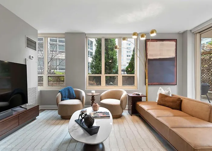 Apartment The Bernadin- Designer 3br Center With Balcony