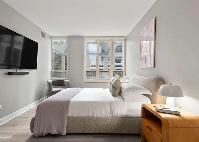 Apartment The Bernadin- Designer 3br Center With Balcony