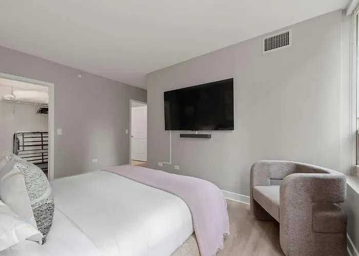 The Bernadin- Designer 3br Center With Balcony Apartment *
