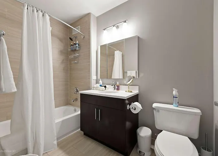 The Bernadin- Designer 3br Center With Balcony *