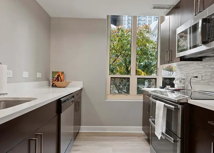The Bernadin- Designer 3br Center With Balcony *