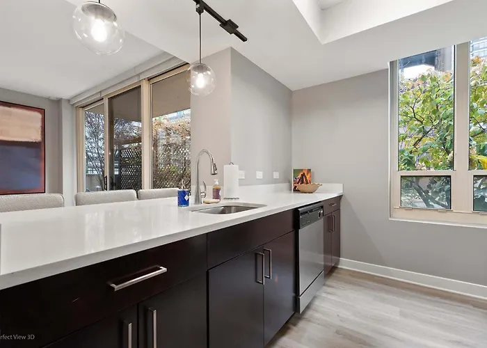 The Bernadin- Designer 3br Center With Balcony Apartment