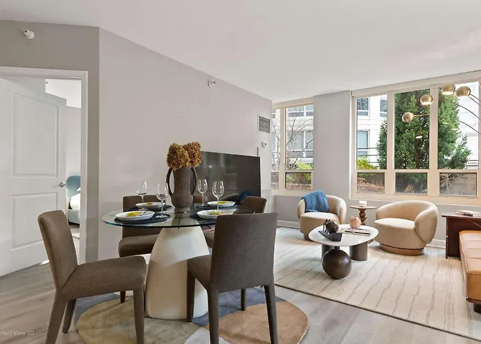 Apartment The Bernadin- Designer 3br Center With Balcony Chicago