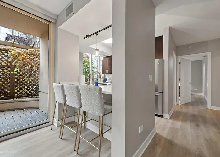 Apartment The Bernadin- Designer 3br Center With Balcony
