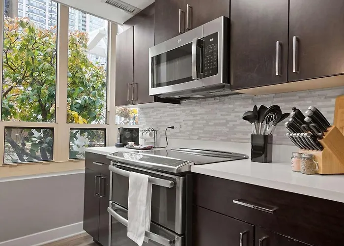 The Bernadin- Designer 3br Center With Balcony