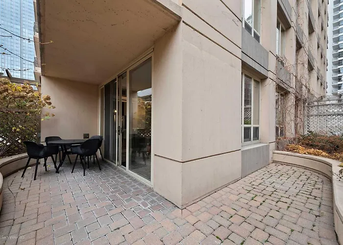 The Bernadin- Designer 3br Center With Balcony * Chicago